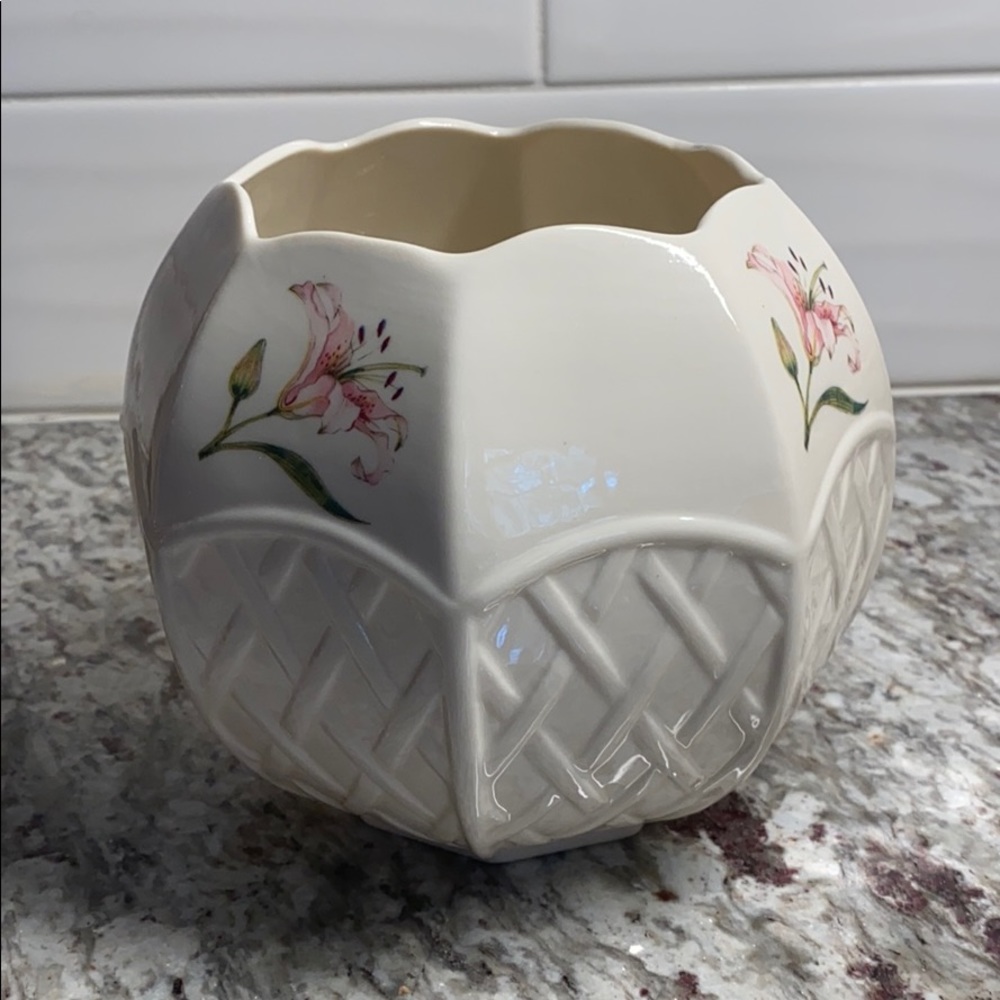 Belleek Country Trellis Rose Bowl